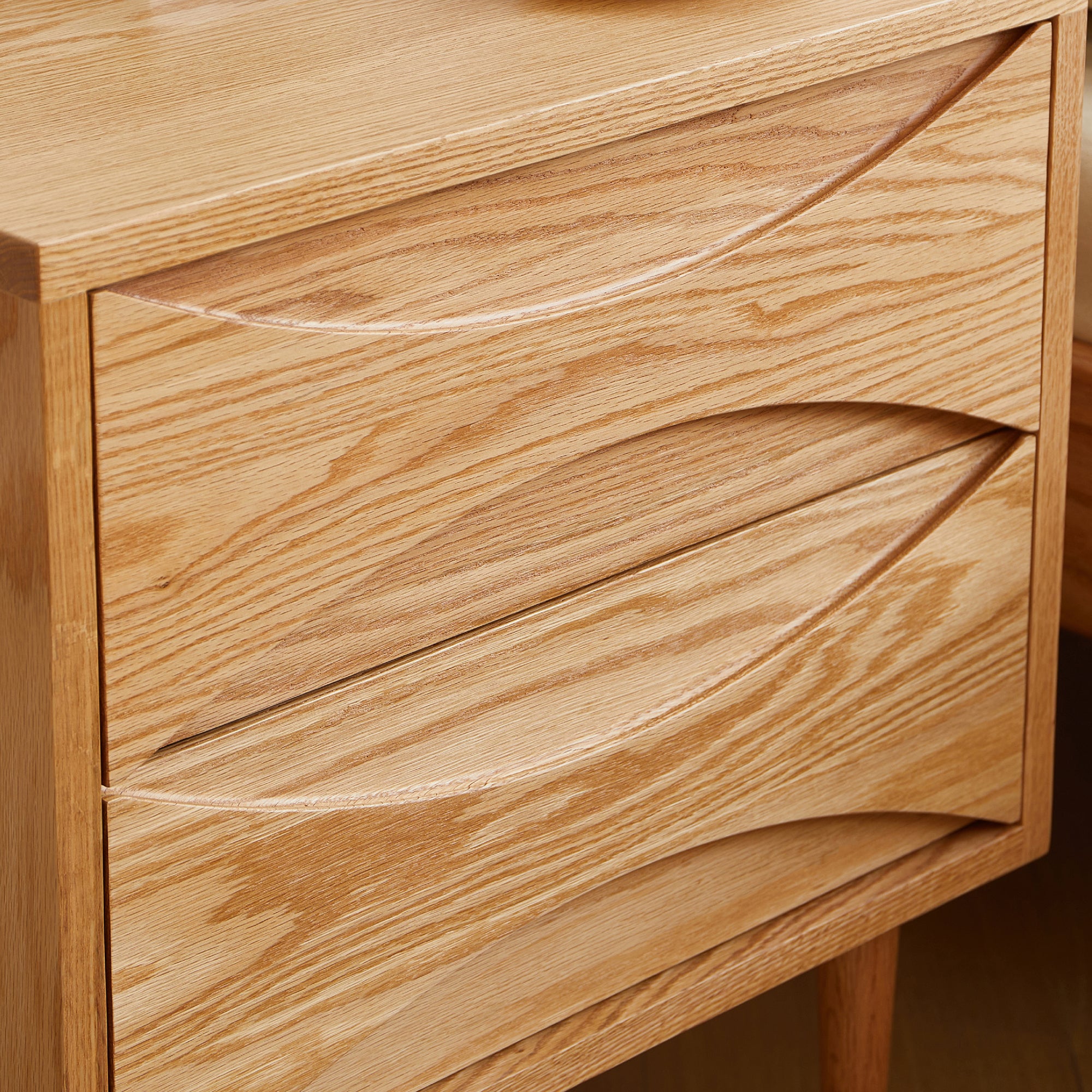 Hobro Bedside Table