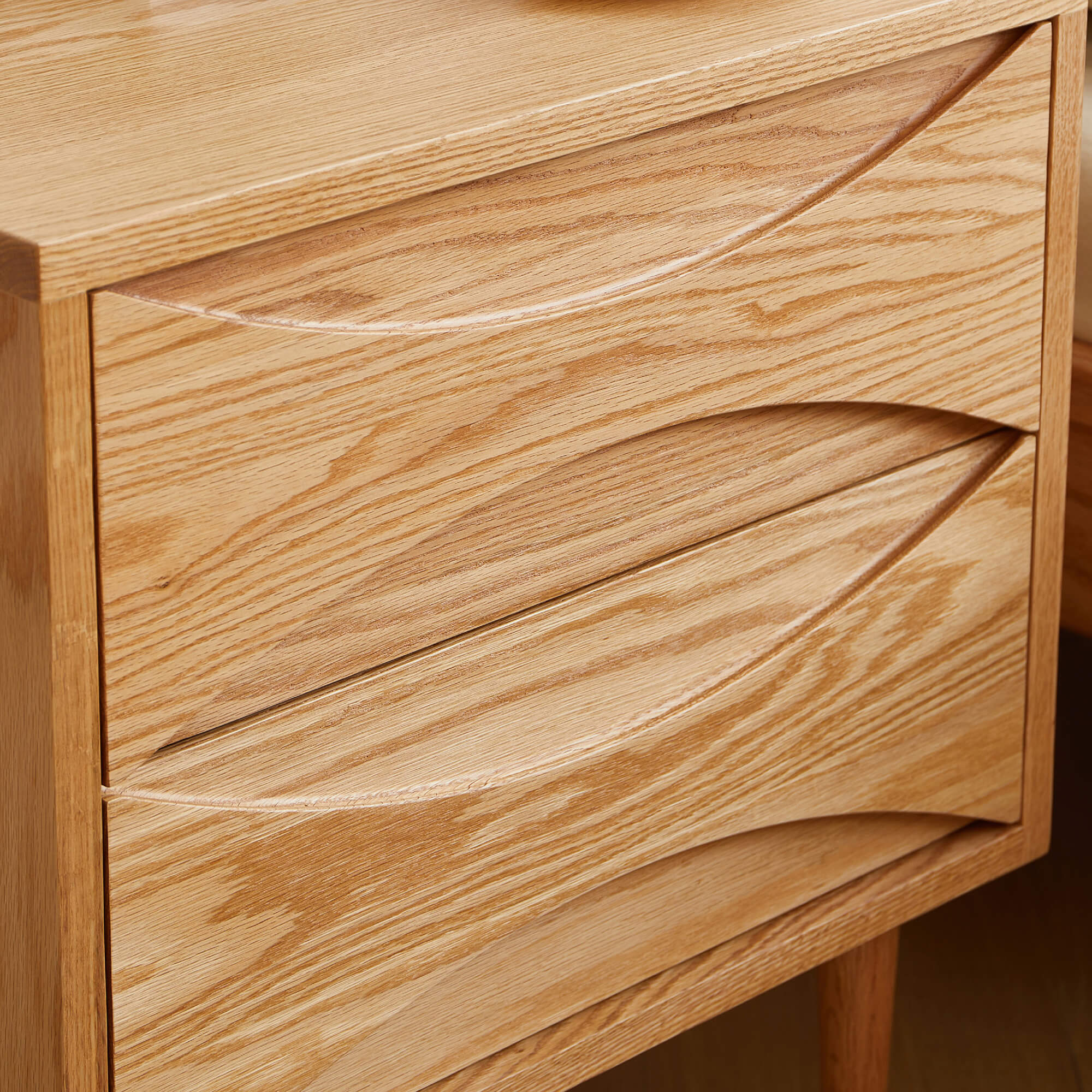 Hobro Bedside Table