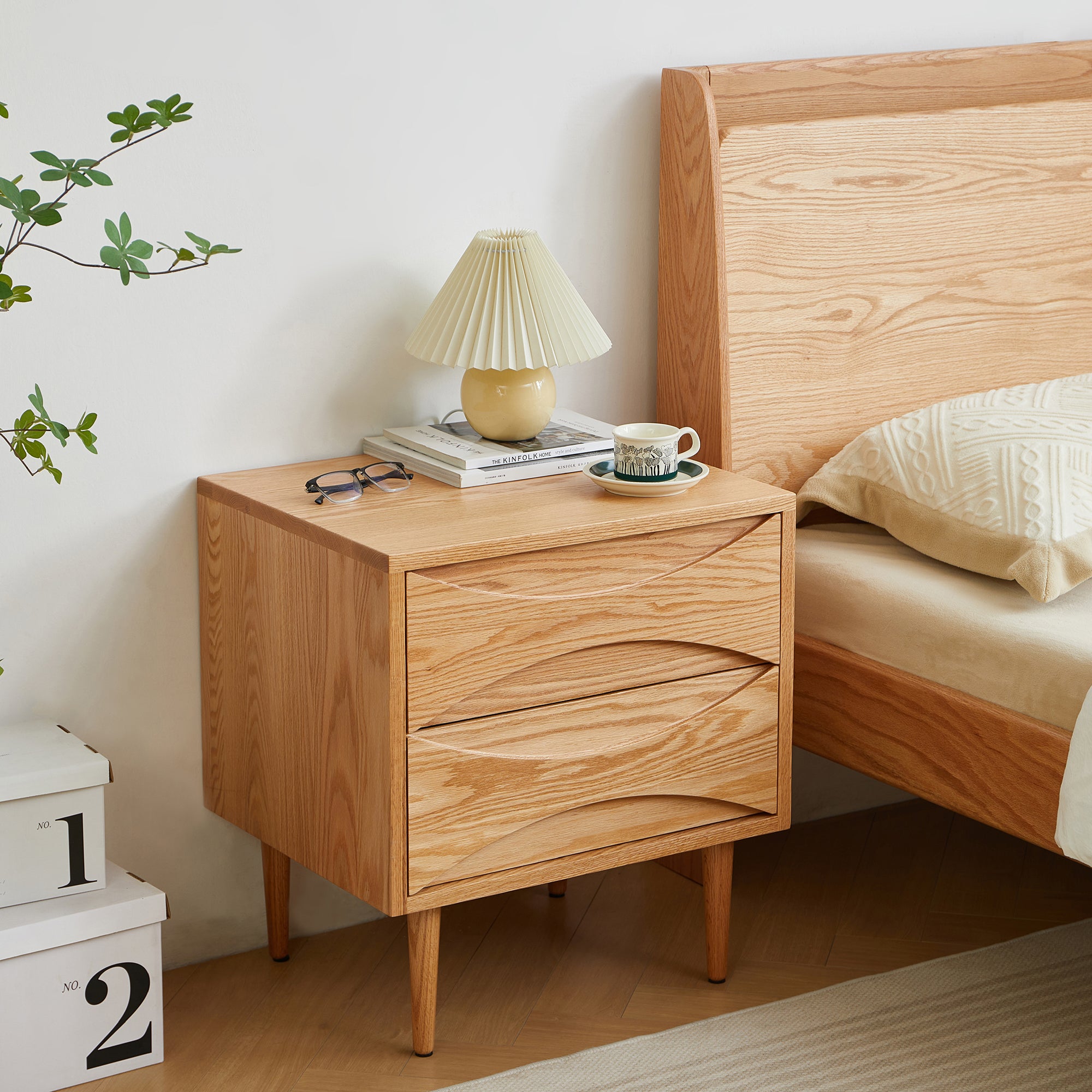Hobro Bedside Table