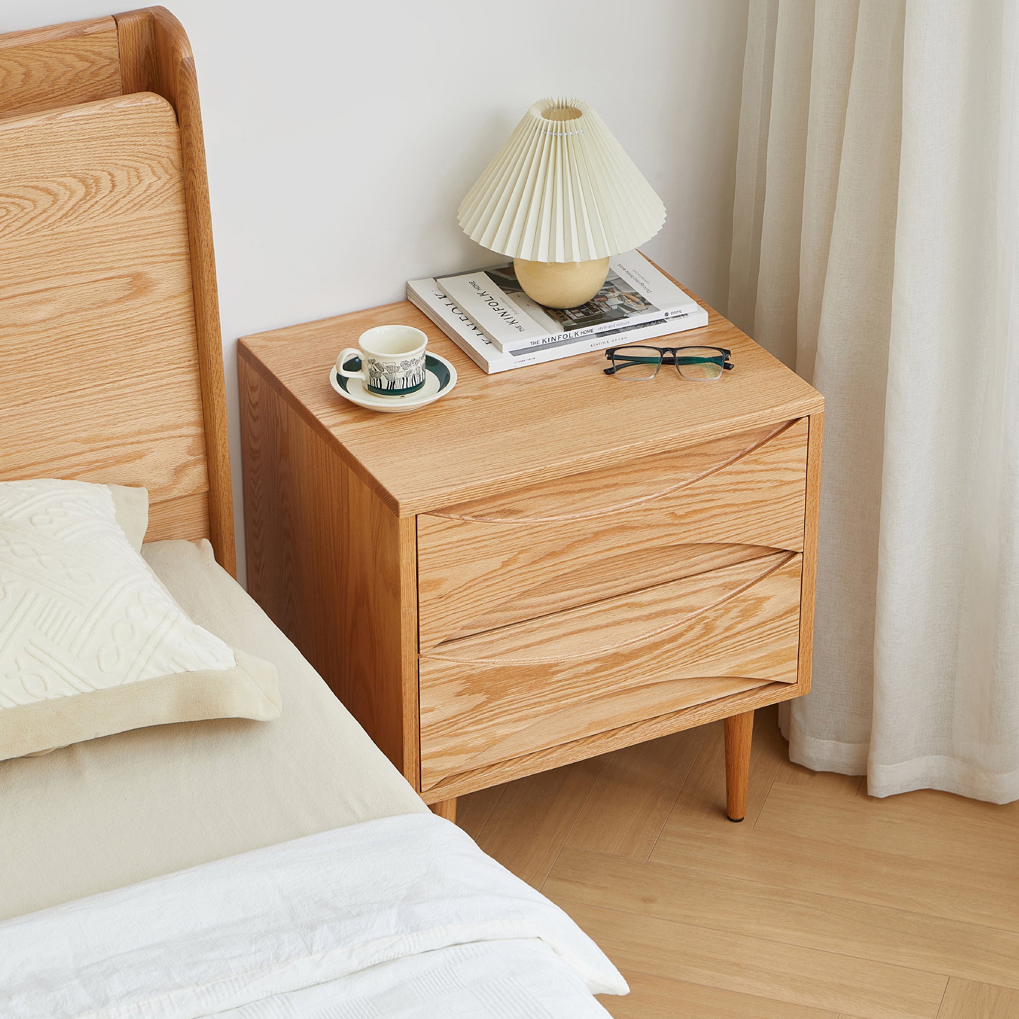Hobro Bedside Table