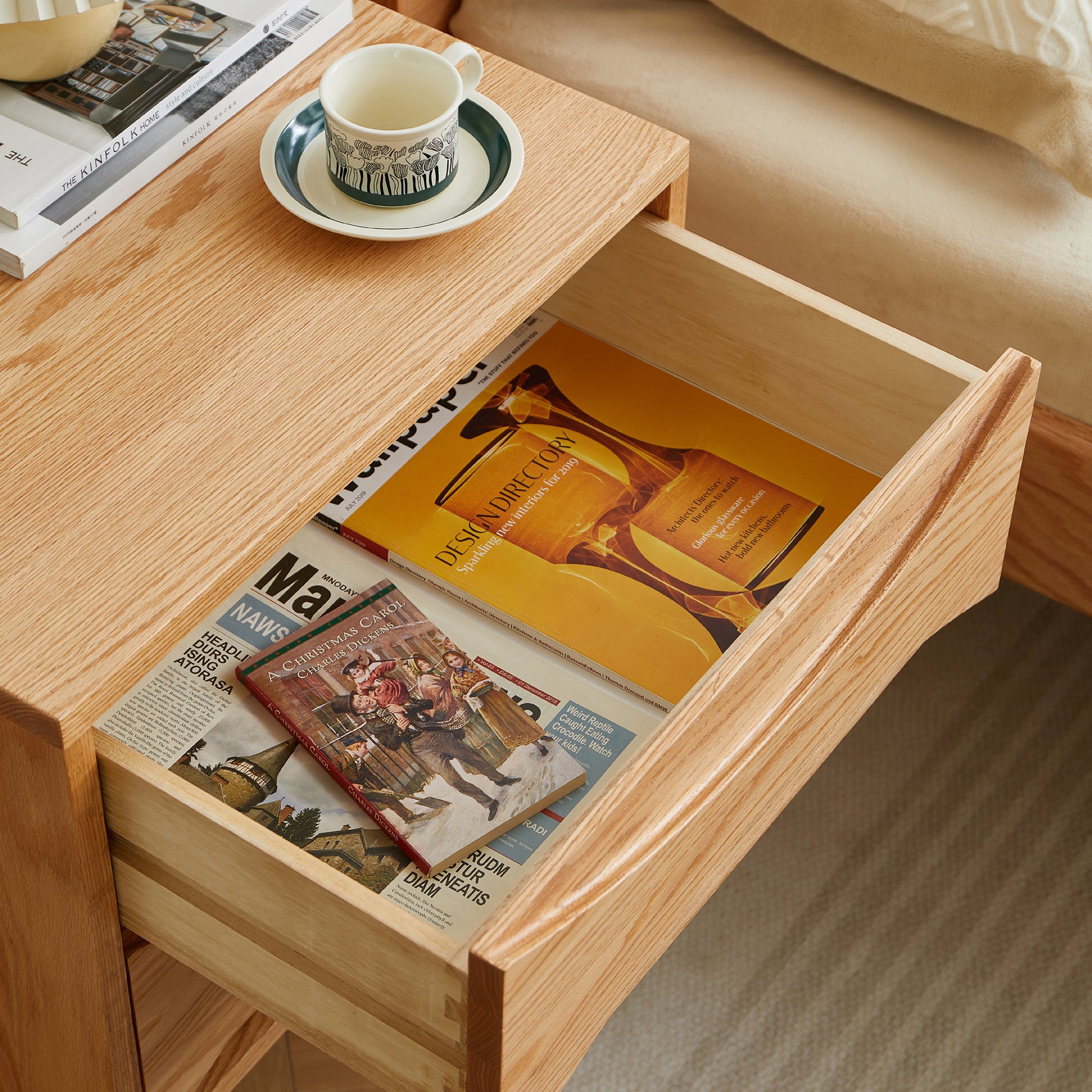 Hobro Bedside Table