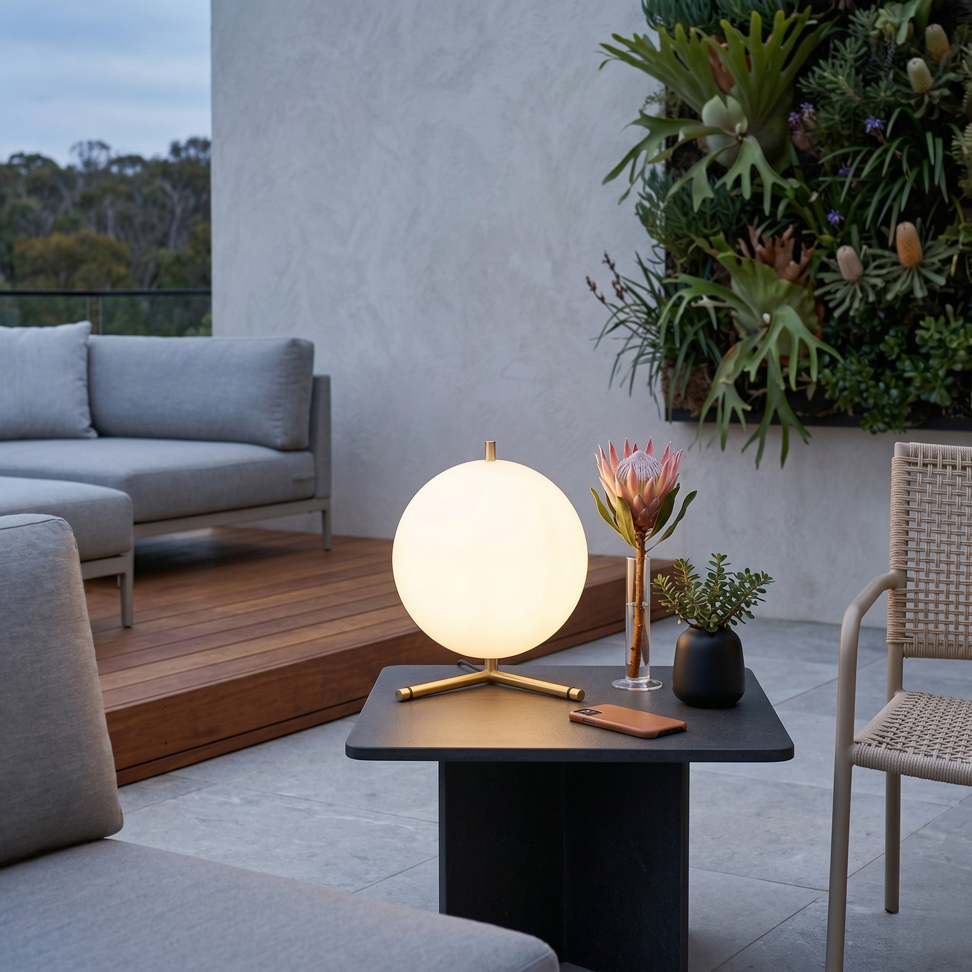 Fagernes Minimalist Globe Table Lamp