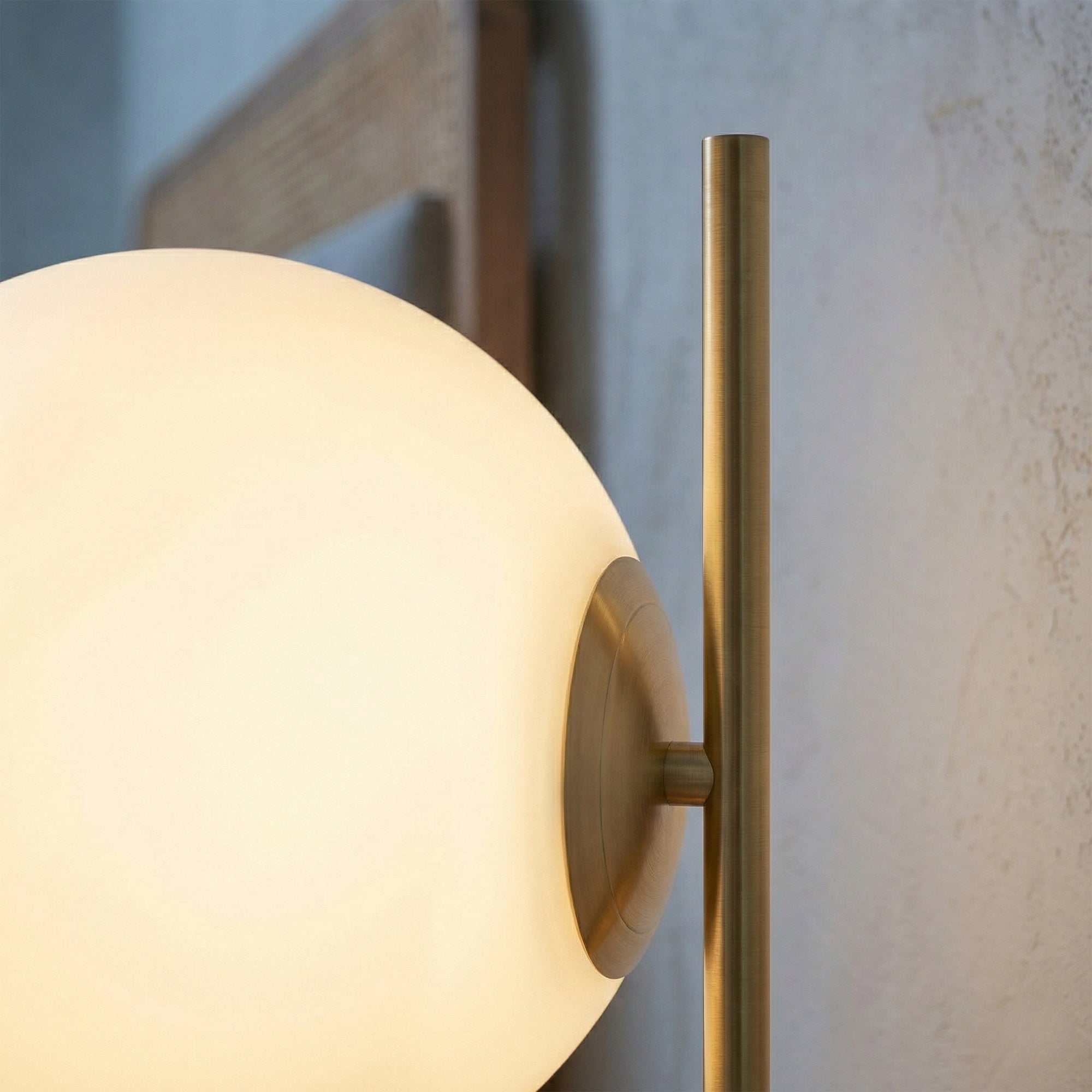 Fagernes Minimalist Globe Table Lamp