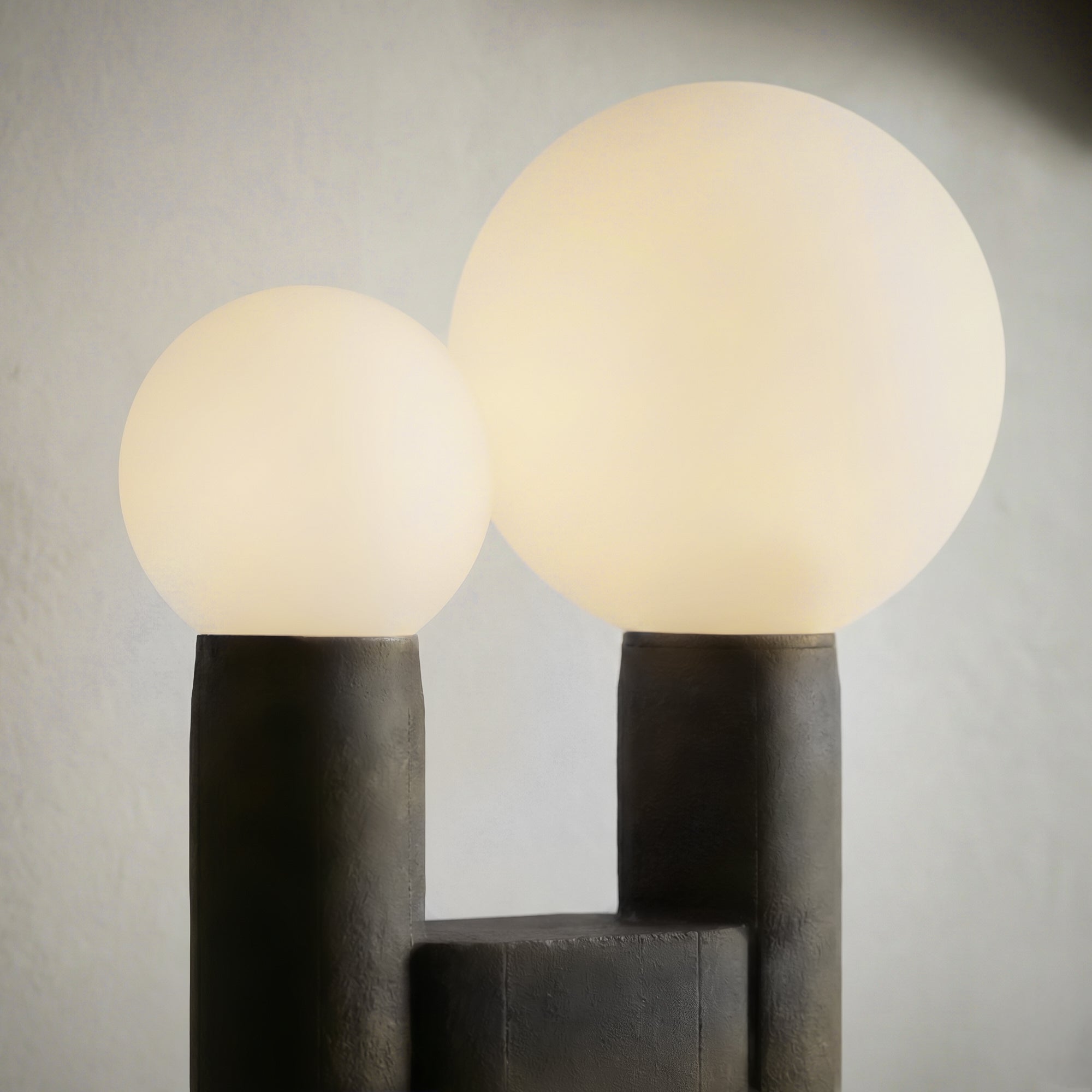 Pilestredet Cactus Resin Table Lamp- Black