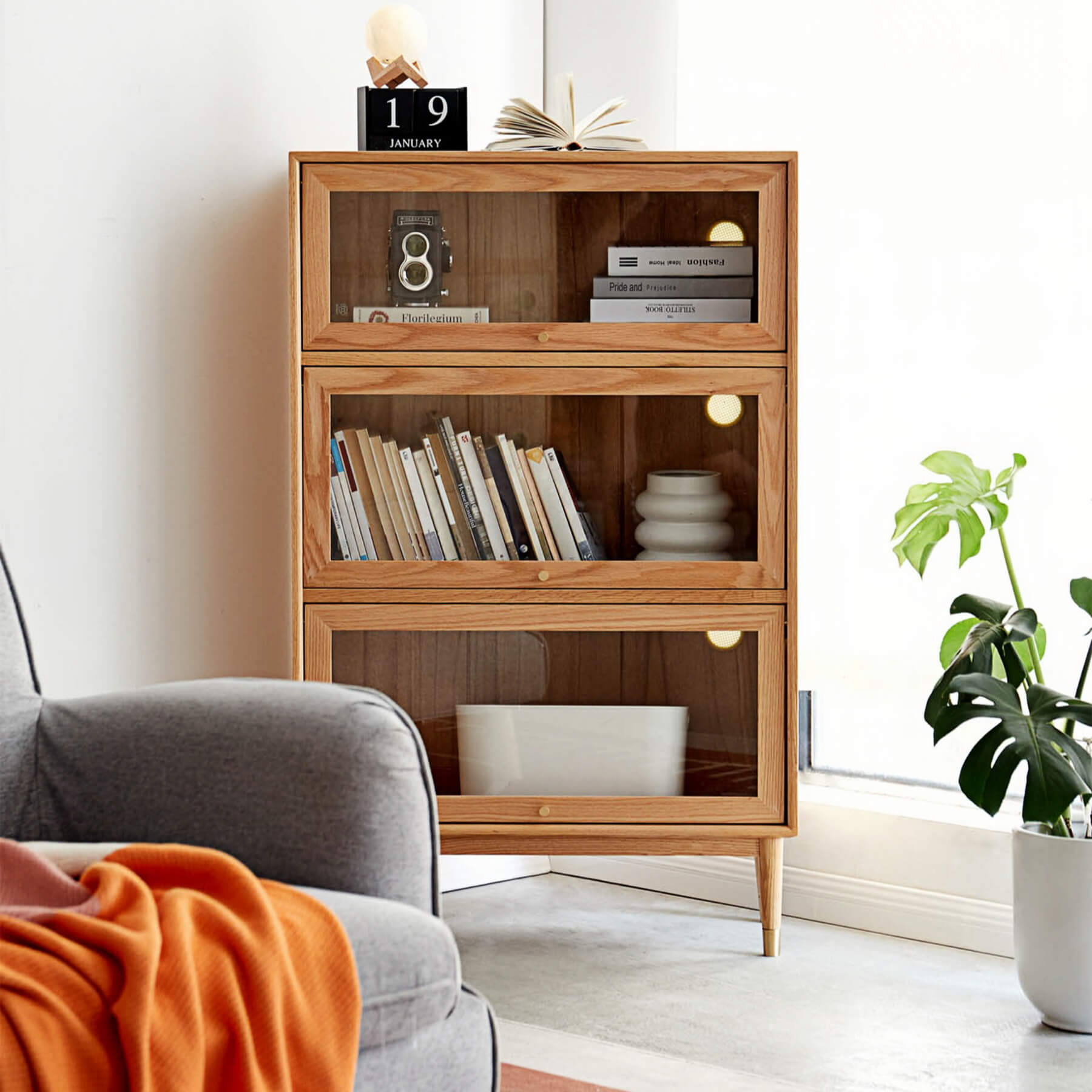 Andaen 3 Shelf Solid Oak Wood Display Cabinet