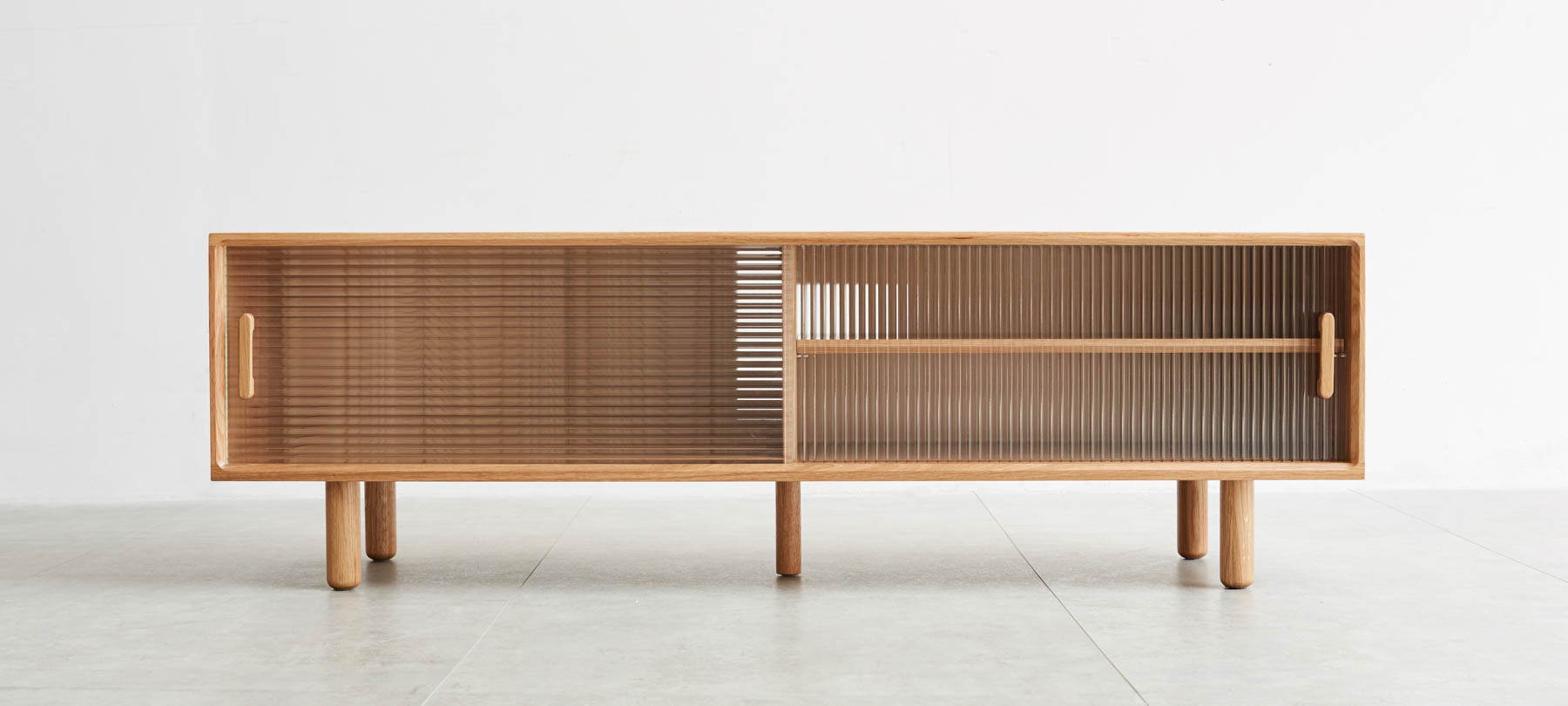 Valje Fluted Glass Entertainment Unit