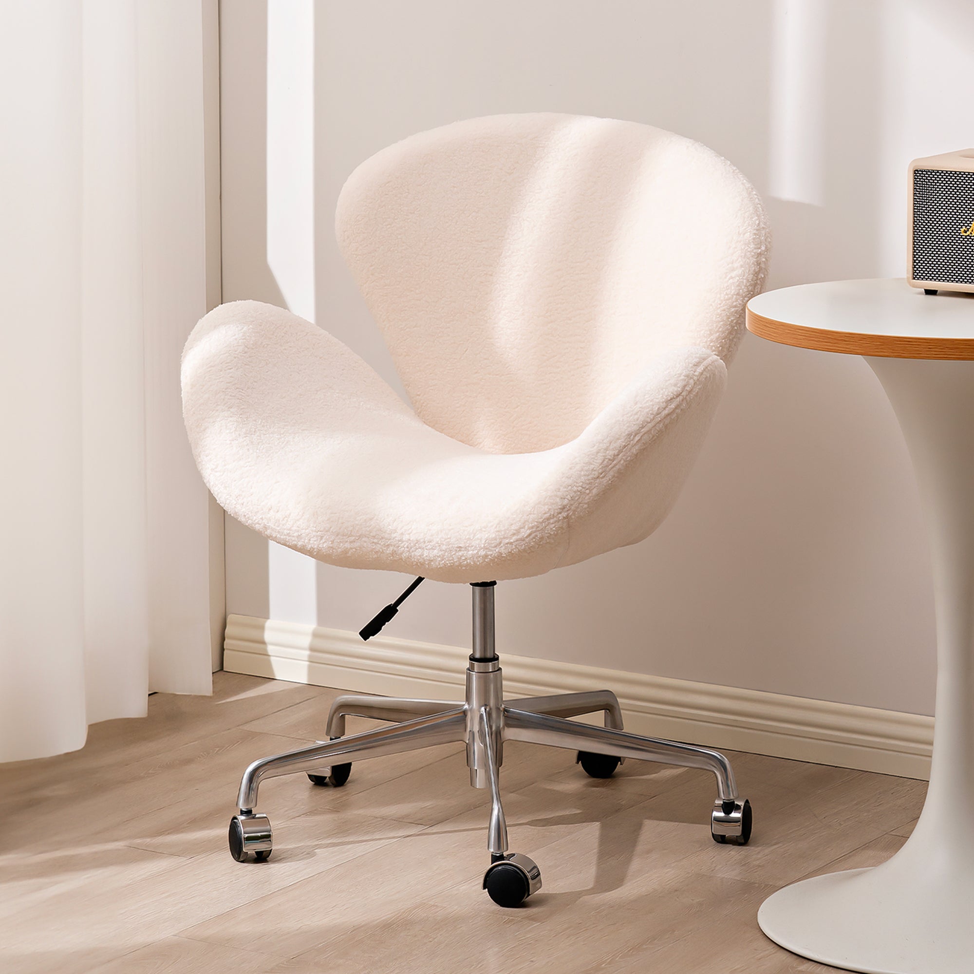 Barde Swivel Padded Swan Chair