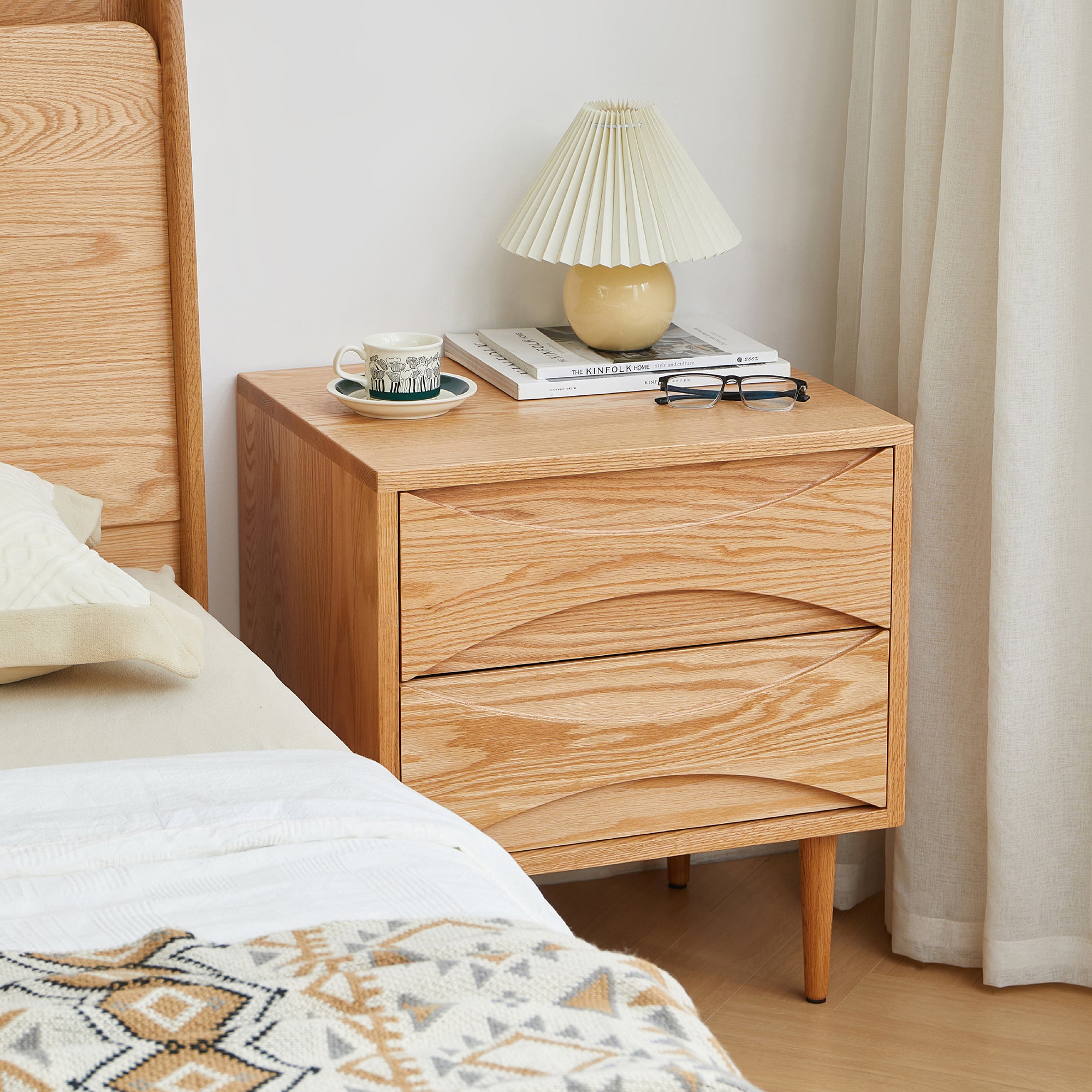 Hobro Bedside Table