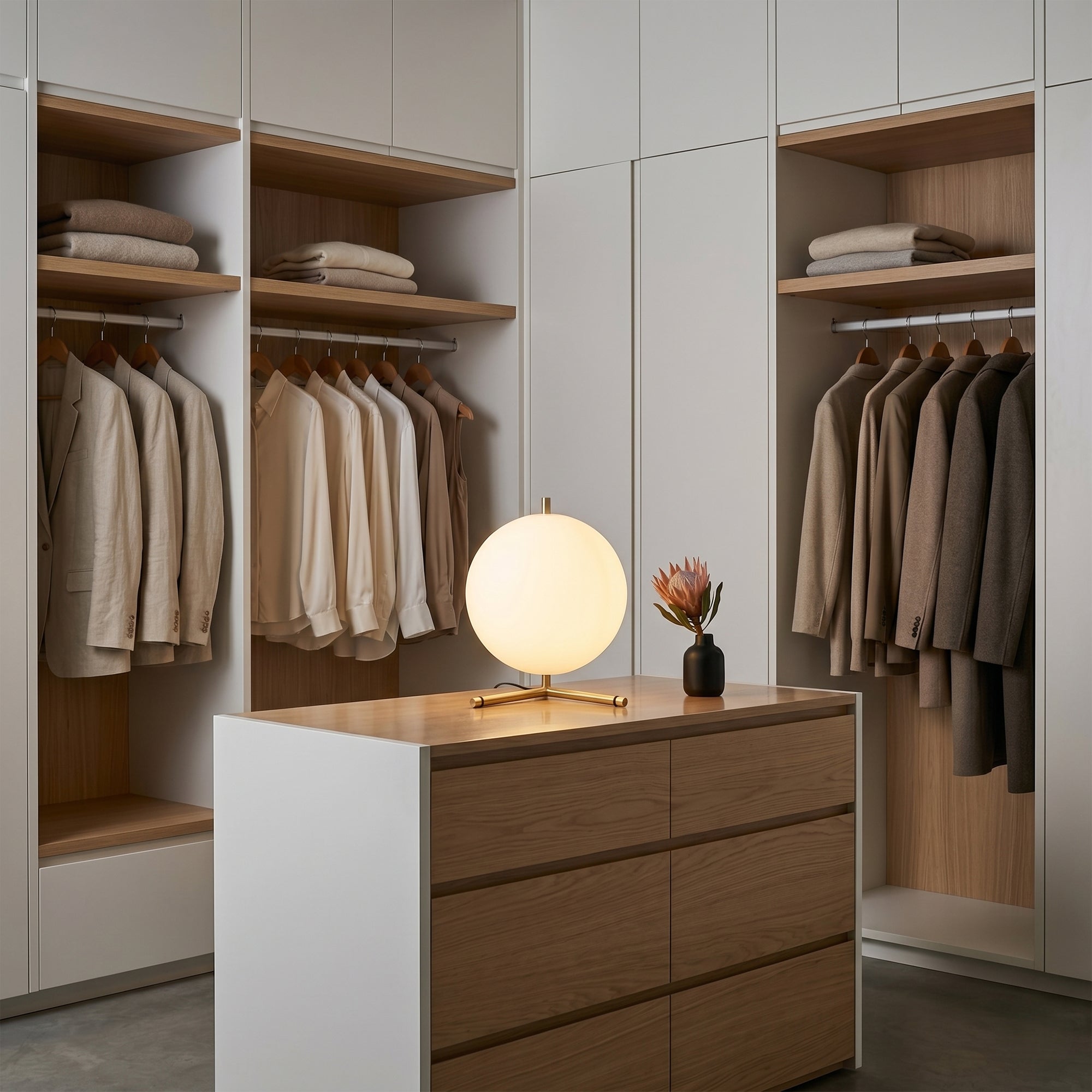 Fagernes Minimalist Globe Table Lamp