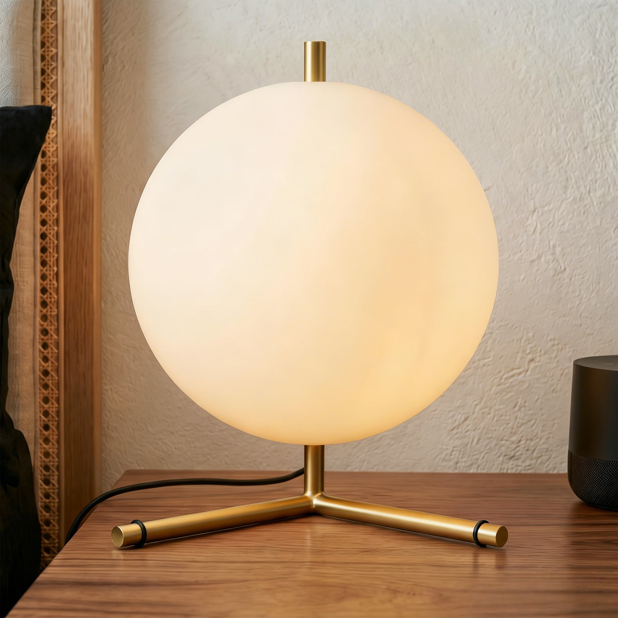 Fagernes Minimalist Globe Table Lamp
